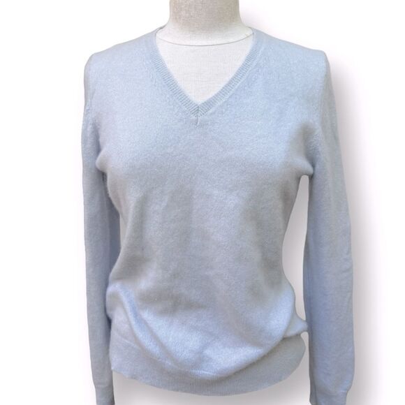 Tahari Women's 100% 2-Ply Cashmere V-neck Pullover Sweater Baby Blue Size Large - Picture 1 of 13